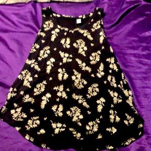 Old navy tank top. Black white white flowers